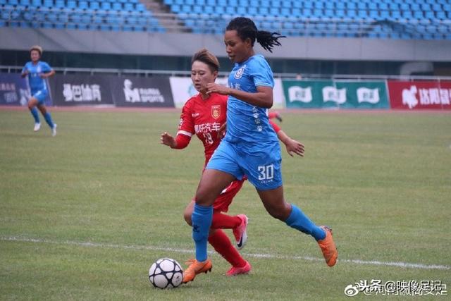 杜锋新角色亮相，联手杨鸣分析比赛引发期待